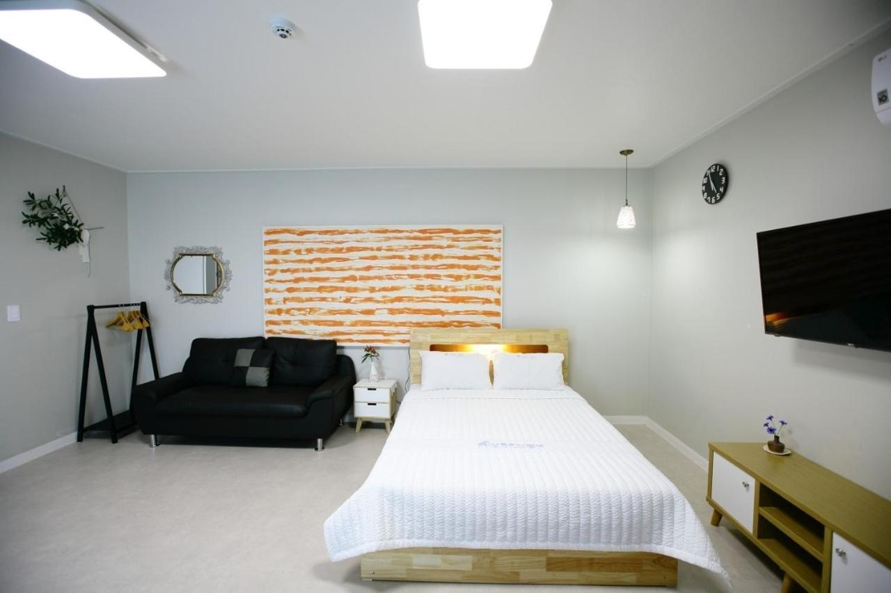 Damyang Thirasia Pension Exterior photo